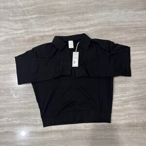Negative club pullover in black